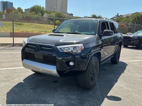 Used 2024 Toyota 4Runner TRD Off-Road Premium w/ Moonroof Package AWD/4WD image 4