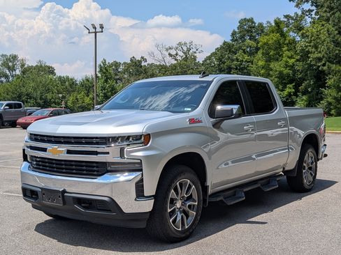 Used 2022 Chevrolet Silverado 1500 LT AWD/4WD image 5