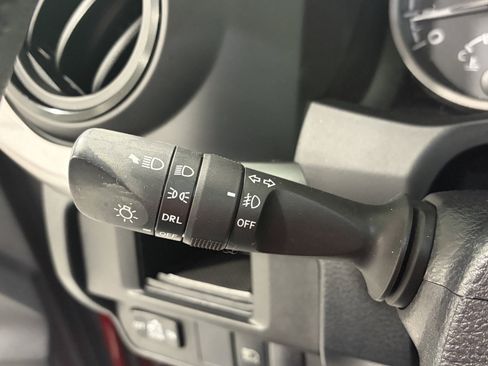 Used 2019 Toyota Tacoma SR5 AWD/4WD image 22