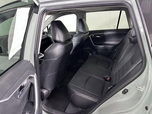 Used 2020 Toyota RAV4 XLE Premium image 14