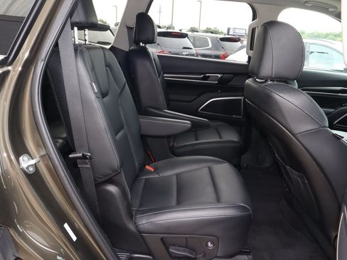 Used 2025 Kia Telluride S FWD image 25