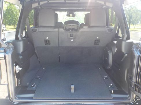 New 2026 Jeep Wrangler Unlimited Rubicon AWD/4WD image 25