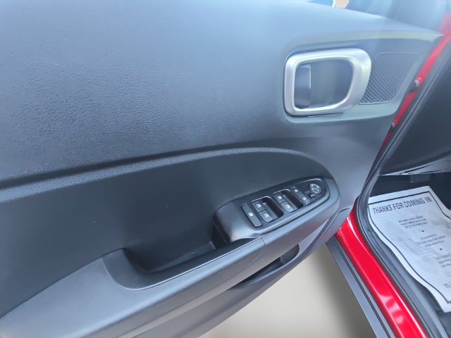 Used 2023 Hyundai Venue FWD image 10