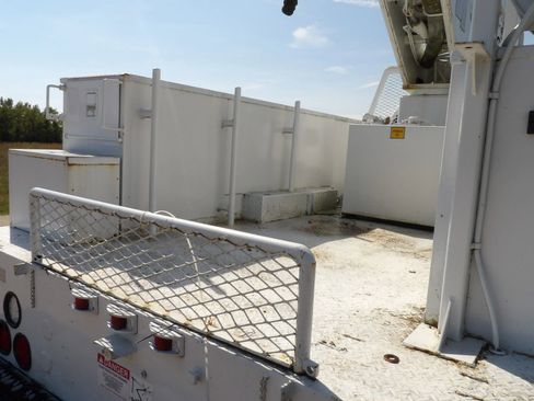 Used 2007 Ford F550 2WD Regular Cab Super Duty image 17