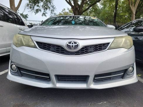 Used 2014 Toyota Camry L image 15