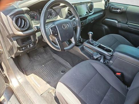 Used 2017 Toyota Tacoma TRD Off-Road w/ Tow Package RWD image 12