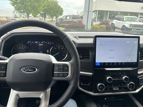 Used 2024 Ford Expedition XL AWD/4WD image 19