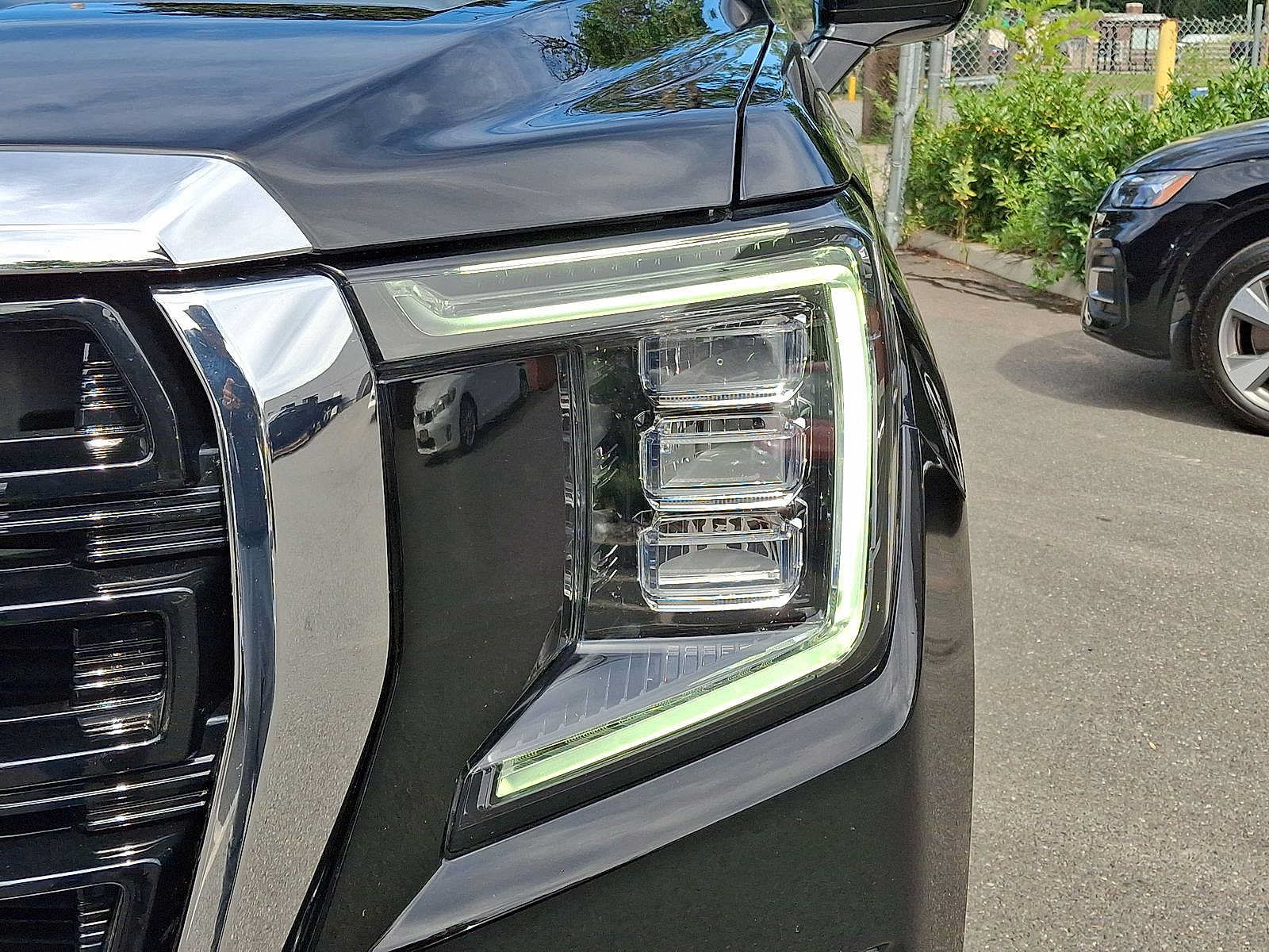 Used 2022 GMC Yukon SLE w/ Gmc Pro Safety Plus Package AWD/4WD image 34