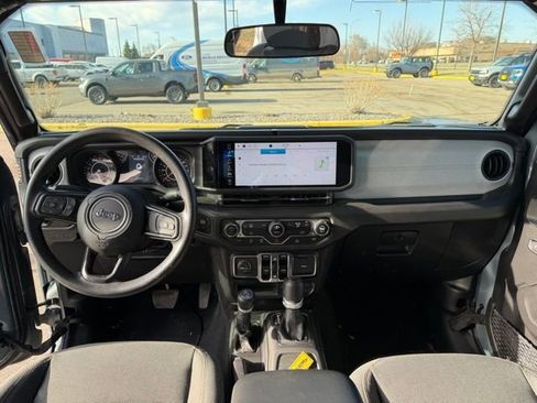 Used 2024 Jeep Gladiator Sport AWD/4WD image 16