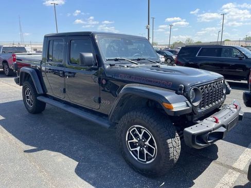 Used 2024 Jeep Gladiator Rubicon AWD/4WD image 14