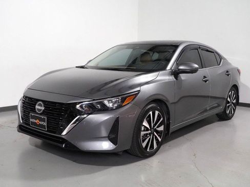 Used 2024 Nissan Sentra SV w/ SV Premium Package image 10