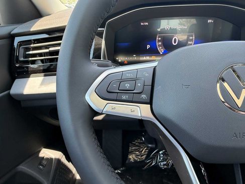 New 2026 Volkswagen Jetta SE FWD image 9