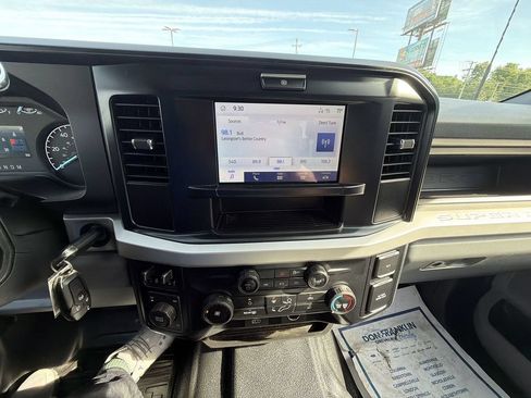 Used 2025 Ford F550 4x4 Crew Cab Super Duty image 23