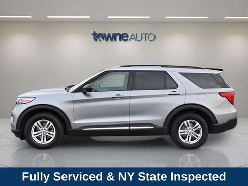 Used 2022 Ford Explorer XLT AWD/4WD image 2
