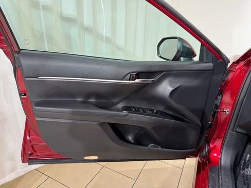 Used 2019 Toyota Camry LE FWD image 14
