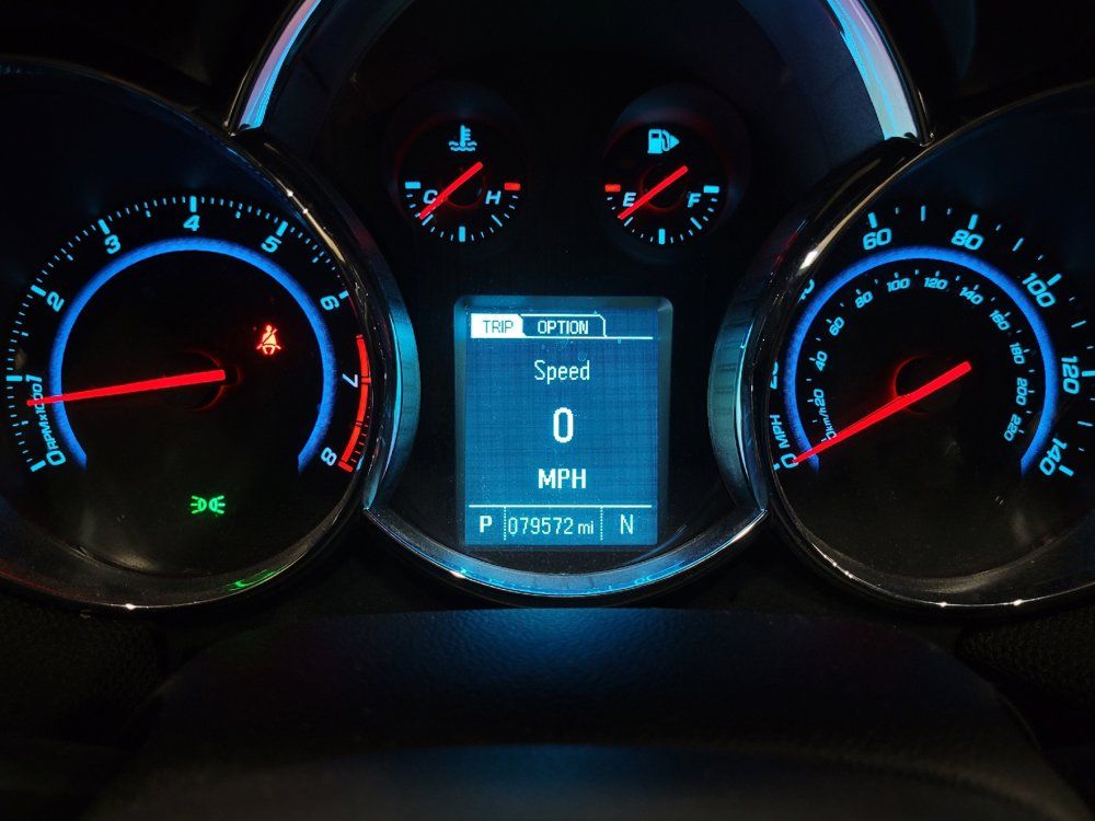 Used 2015 Chevrolet Cruze LT w/ Sun And Sound Package FWD image 23