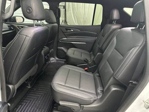 Used 2025 Chevrolet Traverse LT w/ Sun and Wheel Package FWD image 24