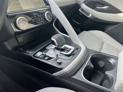 Used 2024 Jaguar E-PACE R-Dynamic SE image 27