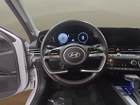 Used 2025 Hyundai Elantra SEL FWD image 22