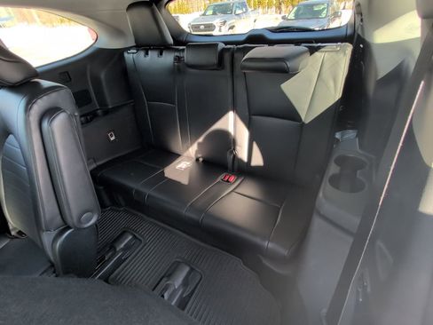 Used 2023 Toyota Highlander XLE image 17