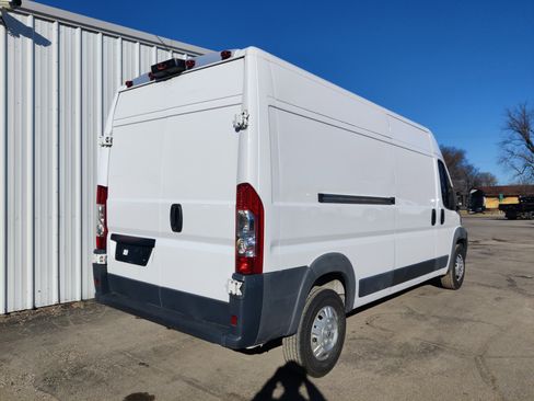 Used 2018 RAM ProMaster 2500 w/ Interior Convenience Group image 14