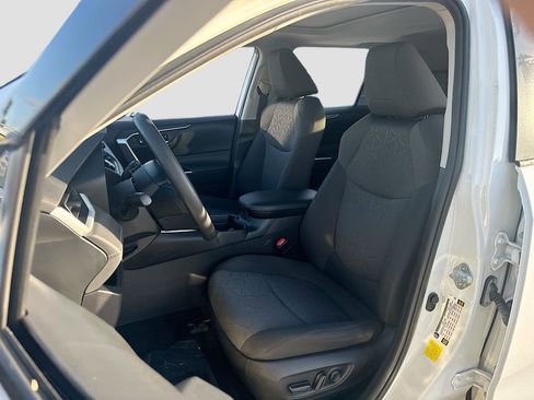 Used 2021 Toyota RAV4 XLE w/ Convenience Package image 19