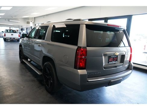 Used 2019 Chevrolet Suburban Premier w/ Premier Plus Edition AWD/4WD image 5