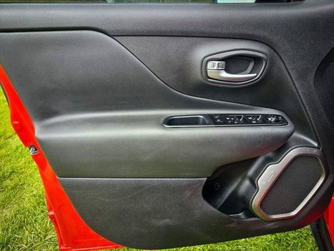 Certified 2022 Jeep Renegade Limited AWD/4WD image 10