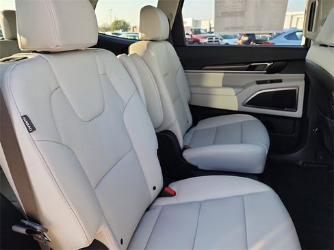 New 2025 Kia Telluride S image 17