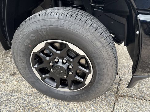 New 2025 RAM 2500 Laramie w/ Towing Technology Group AWD/4WD image 14