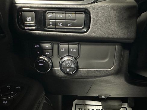 Used 2025 GMC Yukon XL Denali w/ Sun & Power Step Package image 18