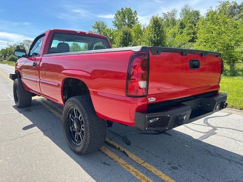 Used 2005 Chevrolet Silverado 2500 LS w/ Heavy-Duty Power Package AWD/4WD image 4