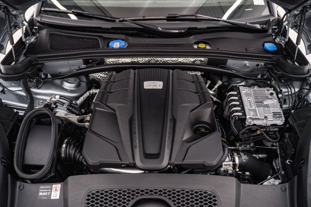 Certified 2026 Porsche Macan S AWD/4WD image 29