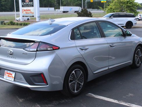 Used 2022 Hyundai Ioniq Limited FWD image 6