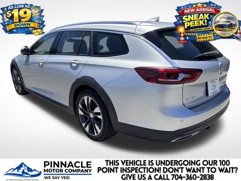 Used 2018 Buick Regal Essence w/ Driver Confidence Package #1 AWD/4WD image 4