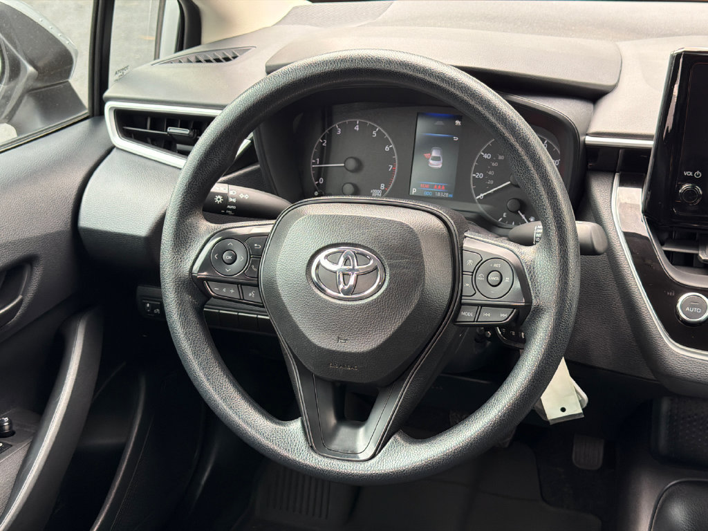 Used 2025 Toyota Corolla LE FWD image 28