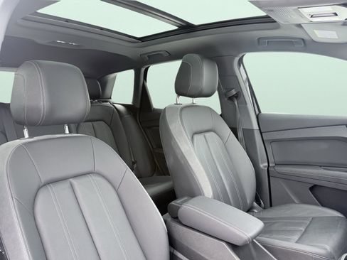 Used 2023 Audi Q4 e-tron Premium Plus w/ Premium Plus image 59