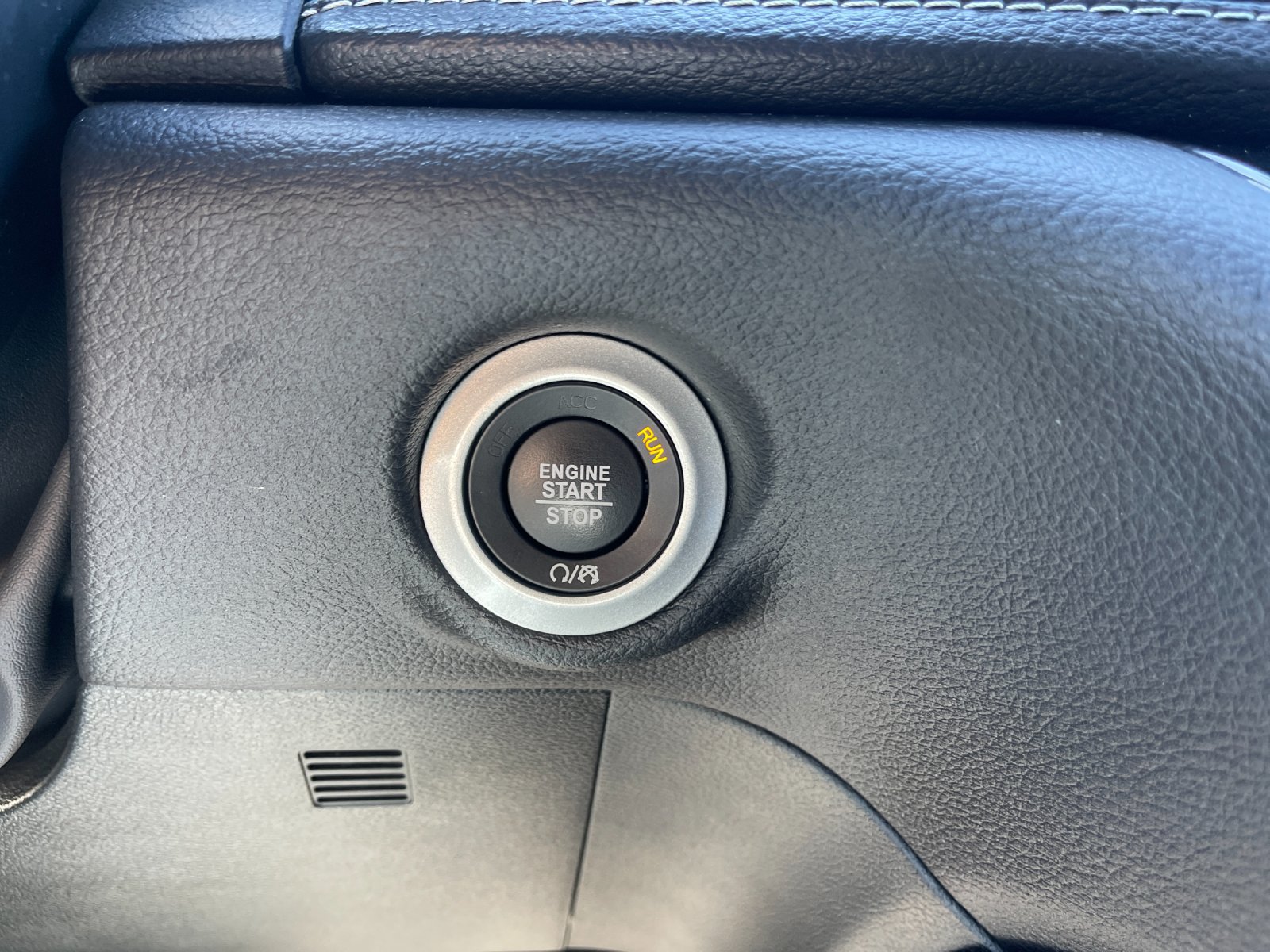 Used 2025 Chrysler Pacifica Limited FWD image 26