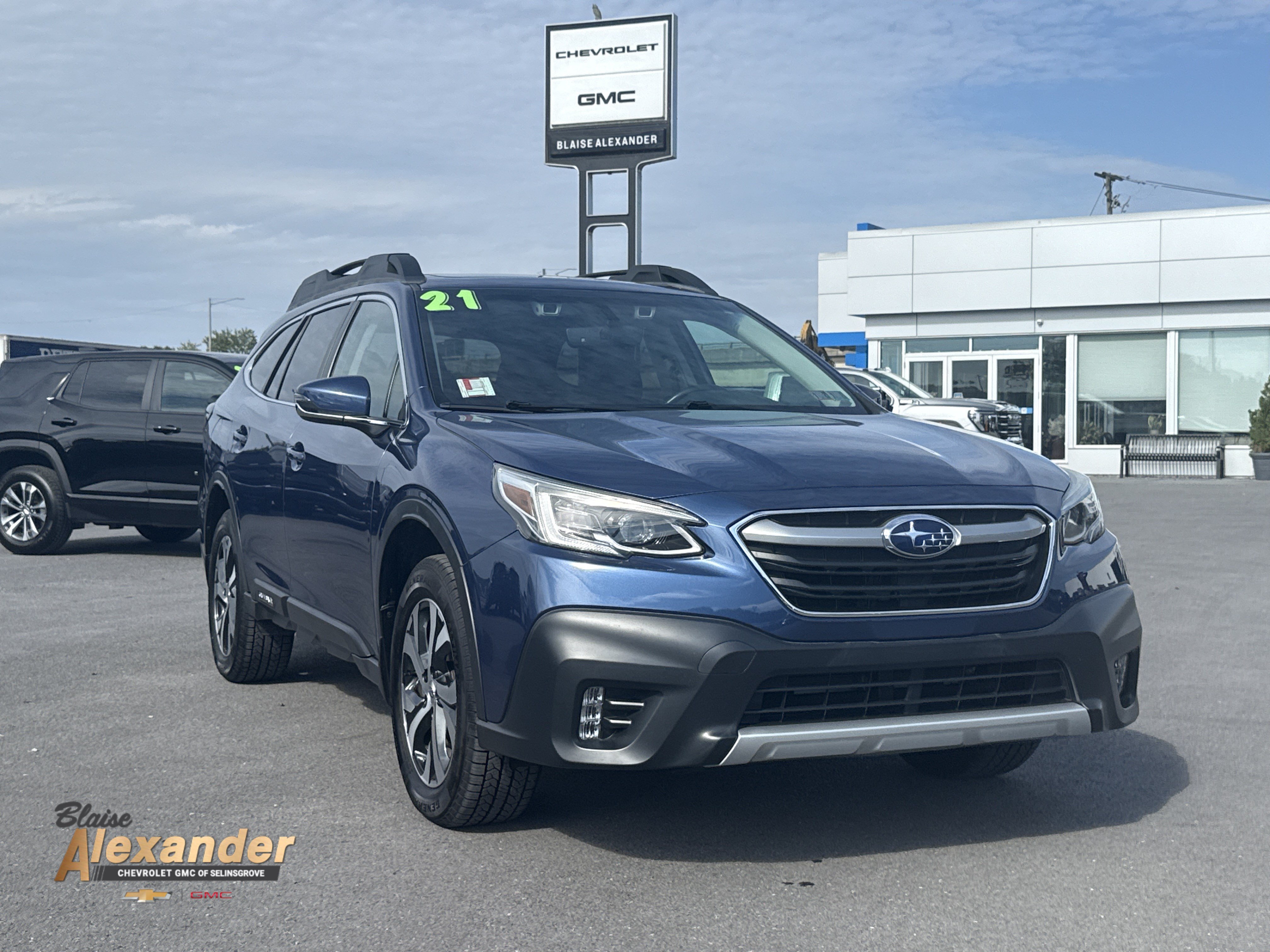 Used 2021 Subaru Outback Limited w/ Popular Package #2 AWD/4WD image 1