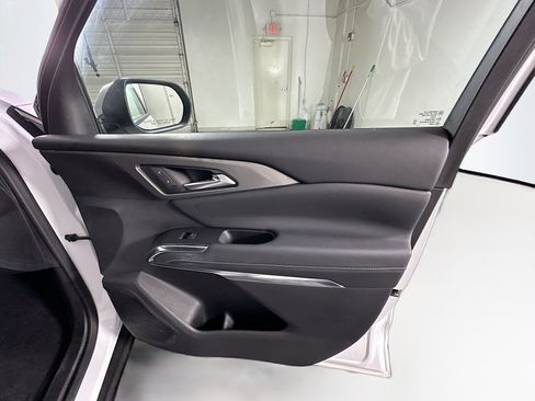 Used 2025 Chevrolet Traverse LT image 34