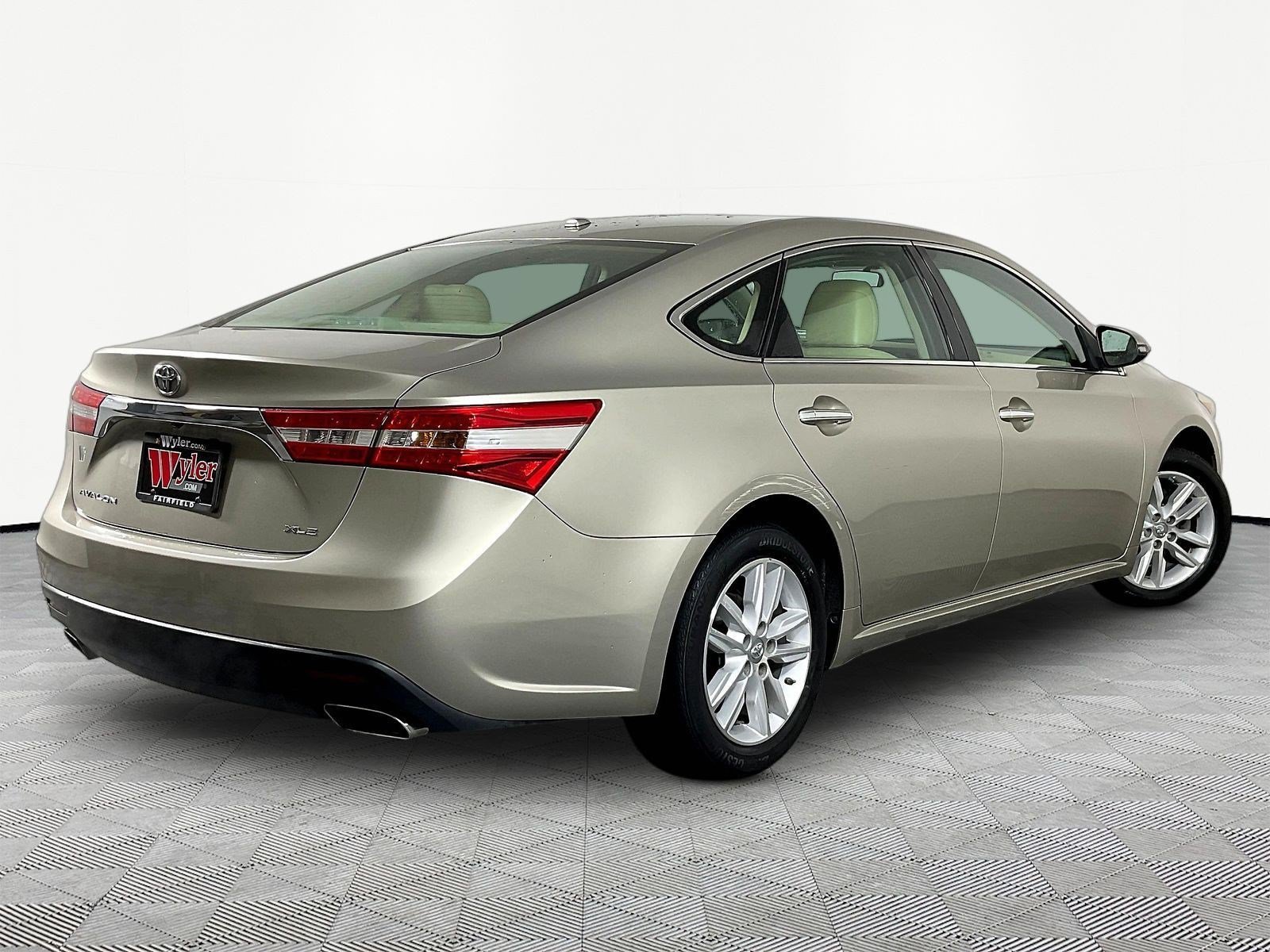 Used 2015 Toyota Avalon XLE FWD image 6
