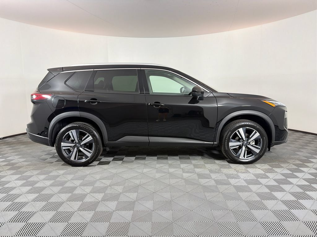 Used 2026 Nissan Rogue SL AWD/4WD image 2