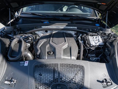 Certified 2025 Porsche Macan image 17