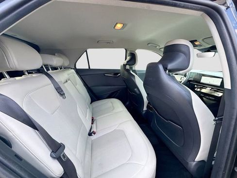 Used 2023 Kia Niro EX image 30