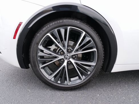 Used 2025 Toyota Prius XLE image 12