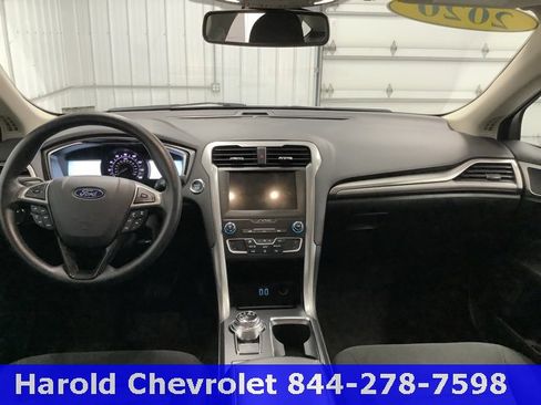 Used 2020 Ford Fusion SE image 13