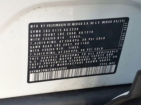 Certified 2025 Volkswagen Tiguan SE w/ Panoramic Sunroof Package image 27