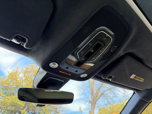 Used 2023 Bentley Bentayga image 30