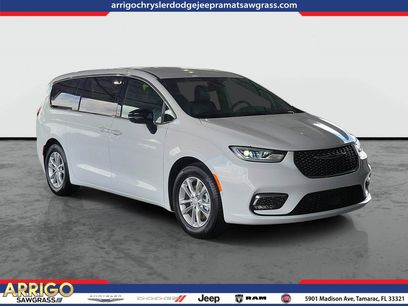 New 2026 Chrysler Pacifica Select