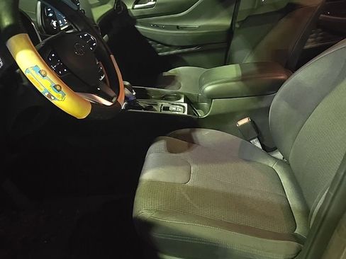 Used 2019 Hyundai Santa Fe SEL image 11